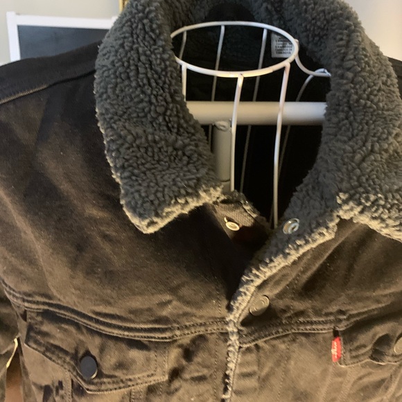 Levi's Men's Black Sherpa-Lined Jacket - Picture 4 of 5